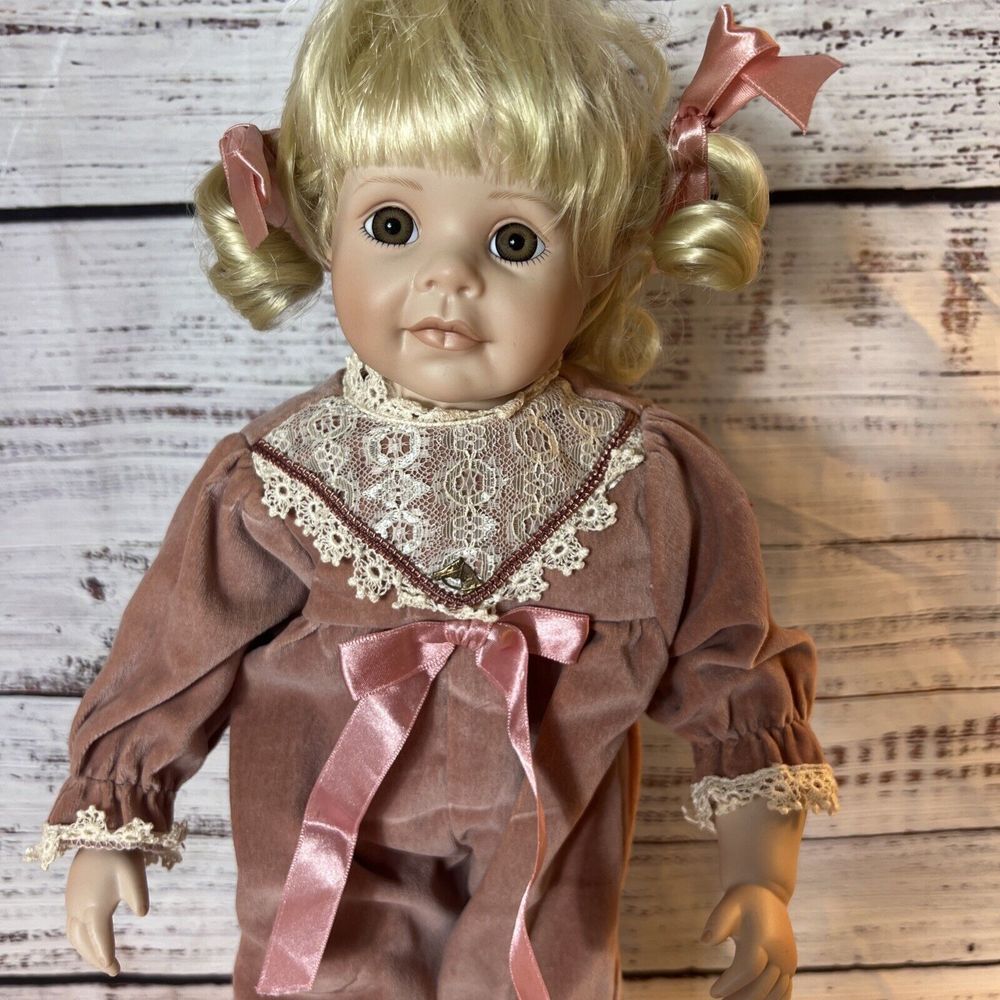 Vintage 1996 The Hamilton Collection "Dixie" Doll 16.5‎ Inches Tall - No Box